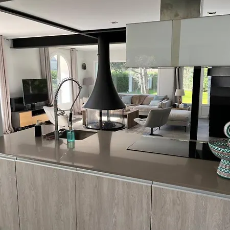 Neuve En Face De L Hippodrome 8 Personnes Linge Inclus Villa